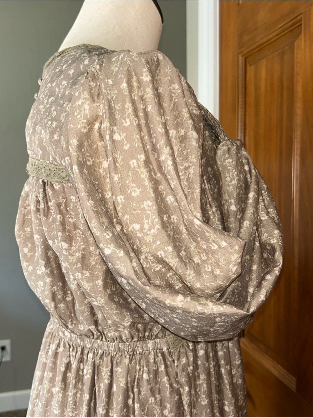 In Loom Beige Floral Long Sleeve Tiered Maxi Dress Cottage Core Fairy Bridgerton - Picture 9 of 16
